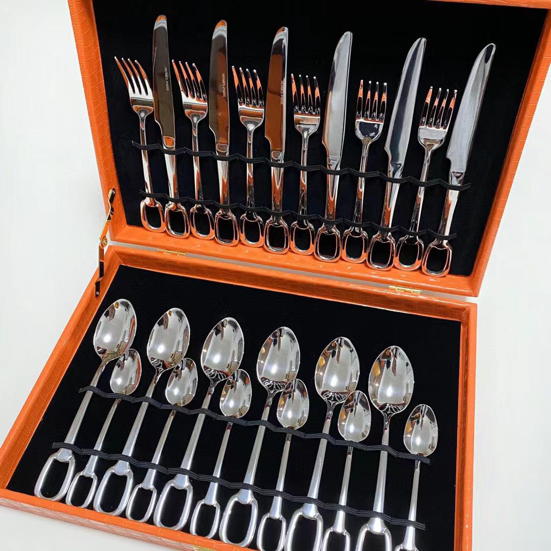 Hermes cutlery set for six people, Gold or Silver